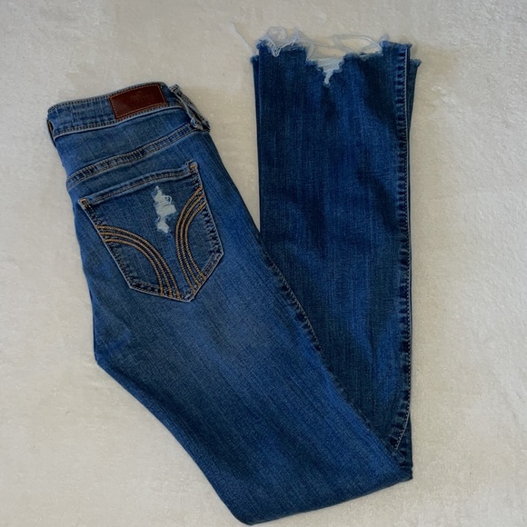 Hollister Mid-Rise Boot Jeans - Picture 8 of 8